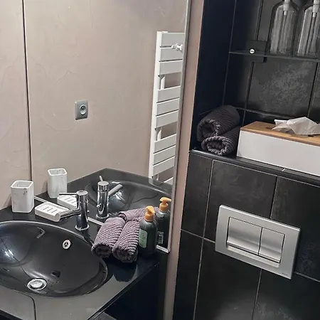 At Number 4 - Proche Roissy, Et Gare Pour Paris Apartment Villeparisis