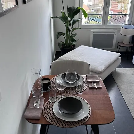 At Number 4 - Proche Roissy, Et Gare Pour Paris Apartment Villeparisis